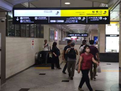 阪急「大阪梅田駅」からのアクセス（地上）写真05